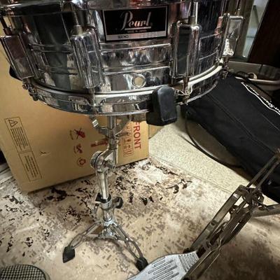 Pearl snare drum and heavy duty stand