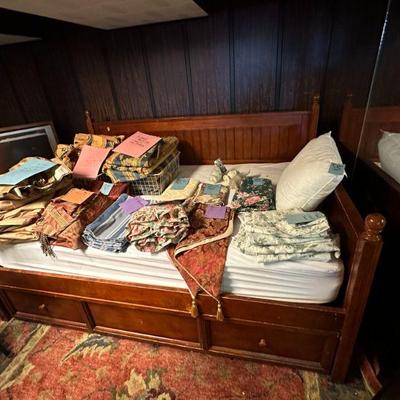 Day Bed with hidden slide-out bottom bed