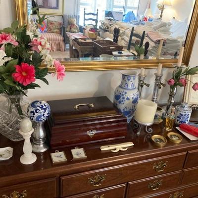 Chest Top Vignette 