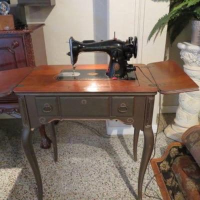 Singer Sewing Machine  -  Antique.
