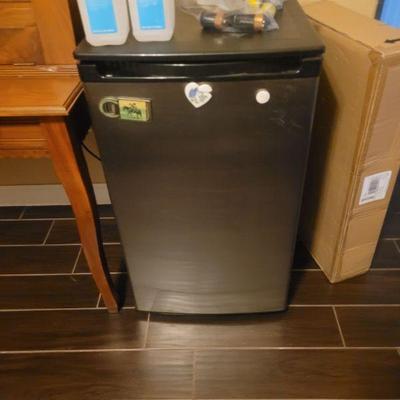 Mini fridge in very good condition and it works