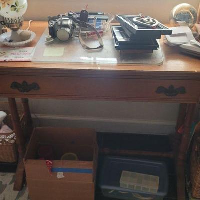 Single drawer table