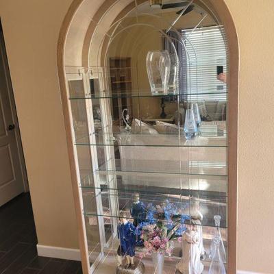 Very nice, light colored curio cabinet, very good condition