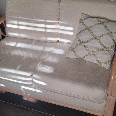 Fabric love seat in very good condition