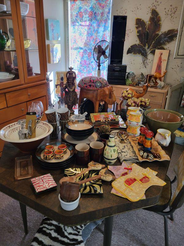 Nice estate sale west santarosa