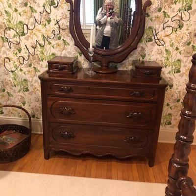 Beautiful Davis Cabinet dresser with glove draws, in excellent condition.