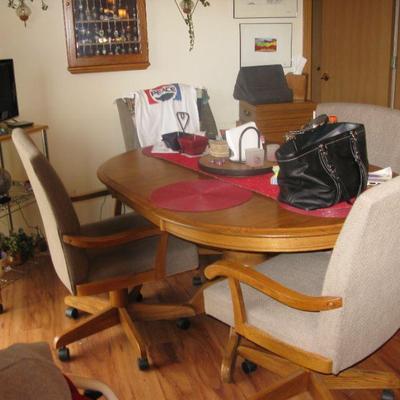 BUY IT NOW $ 265.00 KITCHEN TABLE AND 4 CASTER CHAIRS 