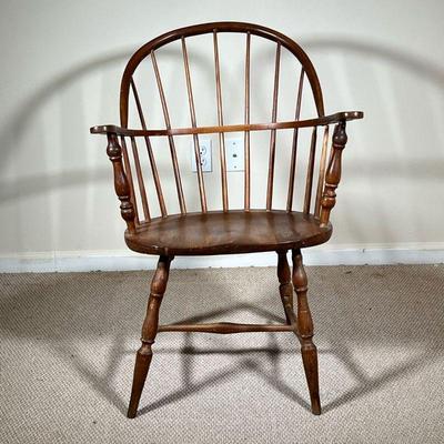 SACK-BACK WINDSOR CHAIR | Wide, rounded back chair with spindle legs. - l. 17 x w. 25.5 x h. 36 in 