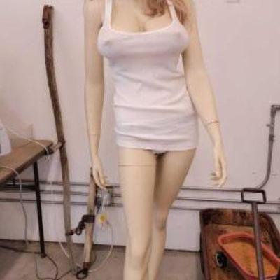#1546 â€¢ Female Mannequin