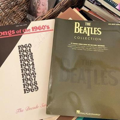 Sheet music for the piano, organ, harpsichord, saxophone, and recorder. 