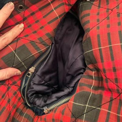 Sleeves can be removed.