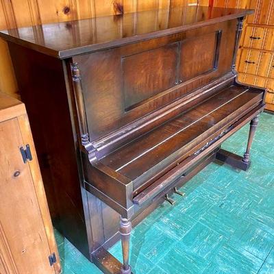 Kroeger Piano Co. Upright Piano