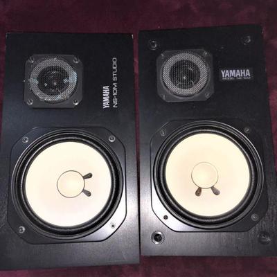 Lot 069-MM: Yamaha NS-10M Studio Reference Monitors

Features: 
â€¢	Note: This is an un-matched pair!
â€¢	Serial numbers: 319504 and...