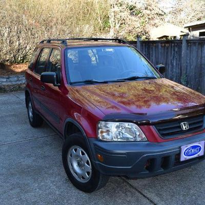 Lot 000-MM: 1998 Honda CR-V


Features: 
â€¢	Red with gray cloth interior
â€¢	199,750 miles
â€¢	All service records available
â€¢...