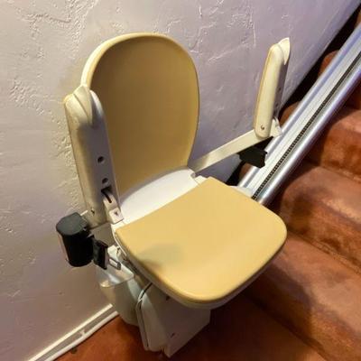 Acorn Lift Chair - Fully operational 