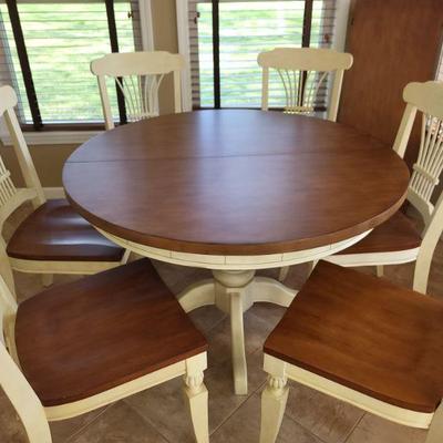Diner table with 6 chairs and leaf