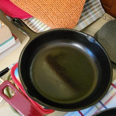 #7 cast iron skillet 
