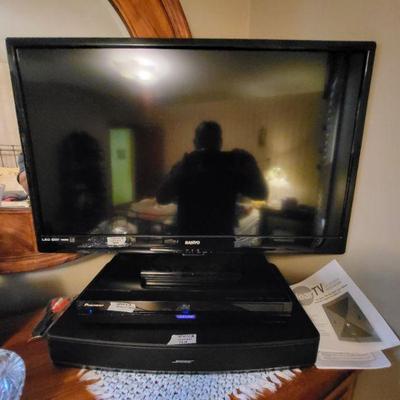 Sanyo 32" TV with remote