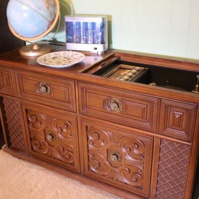 Hi-fi stereo cabinet 