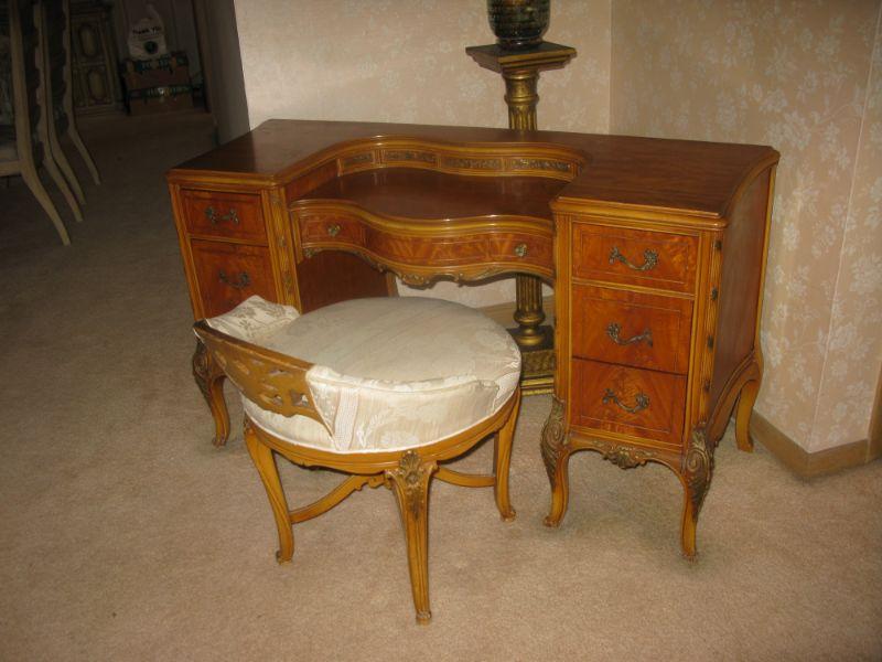 Deal Day Saturday Empty this House ! Oak Lawn Beautiful Furniture