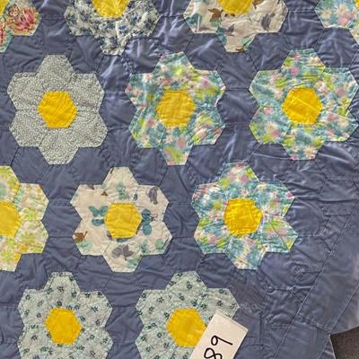hand stitched hex flower quilt 32 x 47
