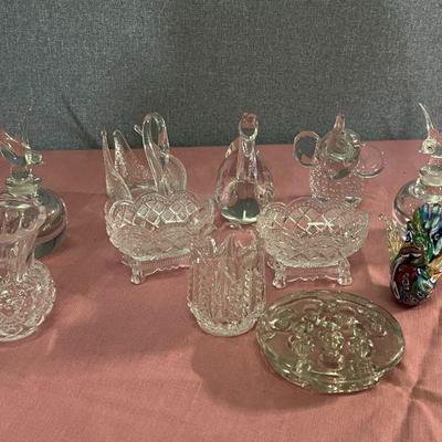 2 bird perfume bottles and assorted small glass pieces