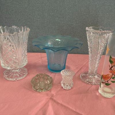5 vases & 1 glass frog