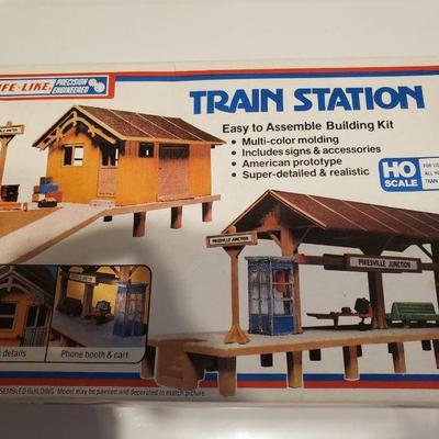 HO Building Kit - Train Station