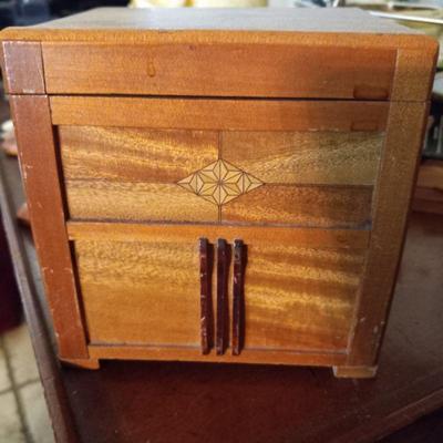 Pop up cigarettes  holder