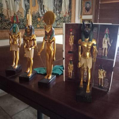 Vintage  Artisan  Guild International Figures