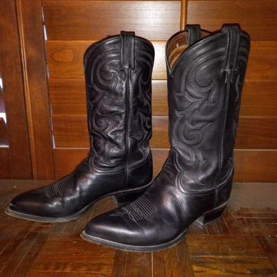 Great tooled cowboy boots - Tony Lama