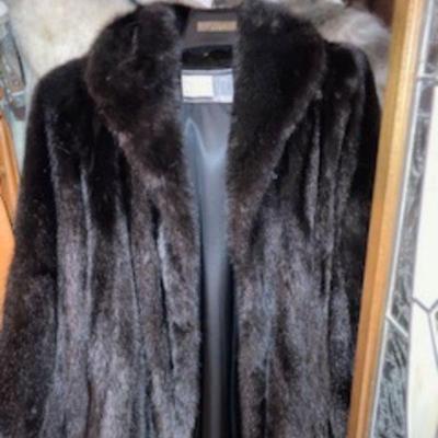 Fill length minkcoatne of many furs