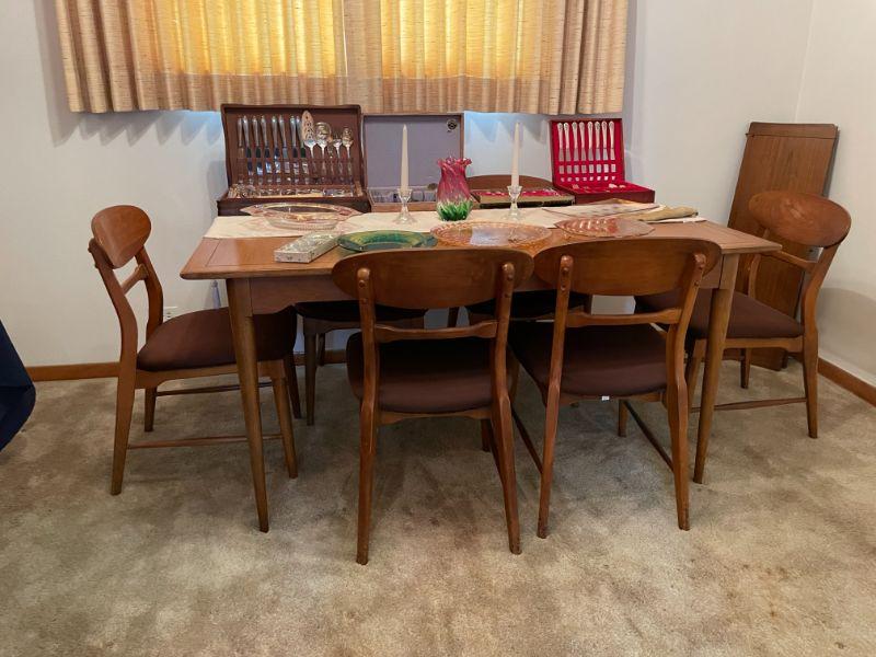 Cait's Oak Lawn Estate Sale 50 Off