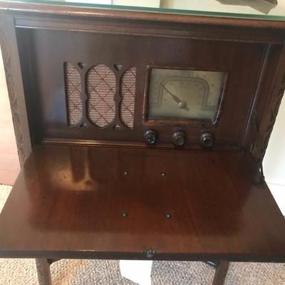 vintage radio $99
20 X 13 X 30
