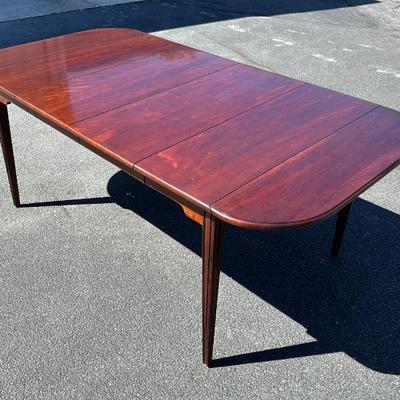 fabulous mahogany dining table
