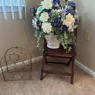Vintage chair. Floral arrangement 