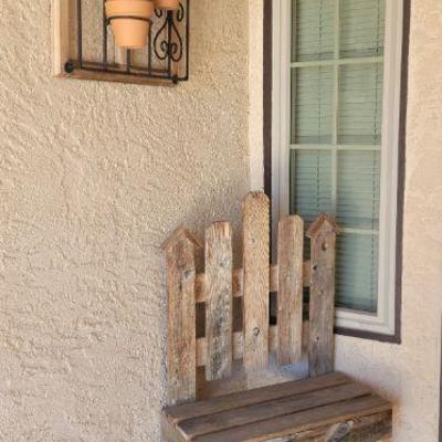 A small bench to welcome you home
