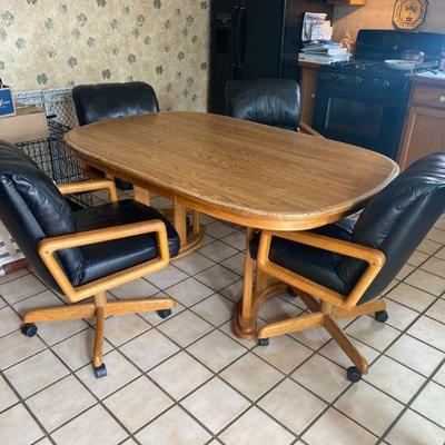 Oak Dining Room Table with 4 Armchairs.