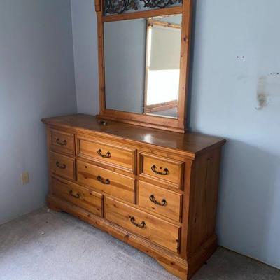 Knotty Pine Dresser w/Mirror Bedroom Set