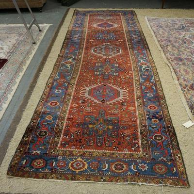 1067	PERSIAN FLOOR RUG, APPROXIMATELY 5 FT X 14 FT
