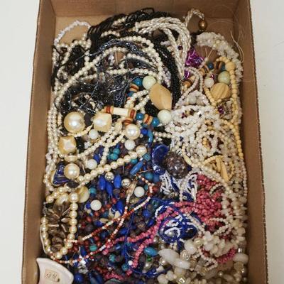 1289	LARGE LOT OF COSTUME JEWELRY NECKLACES, AS FOUND
