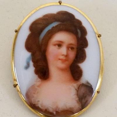 1006	PORCELAIN OVAL BROOCH/PIN W/IMAGE OF YOUNG WOMAN, APPROXIMATELY 2 IN HIGH

