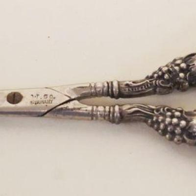 1047	GERMAN STERLING HANDLED GRAPE SHEARS, APPROXIMATELY 6 1/4 IN LONG
