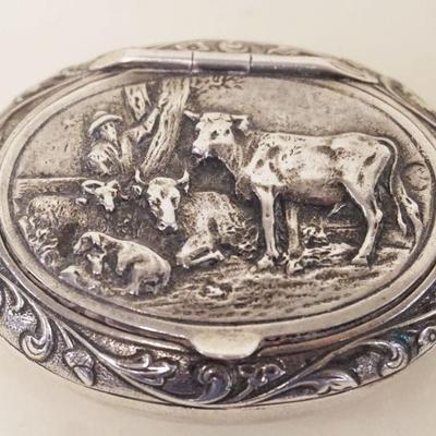 1046	VICTORIAN OVAL PILL BOX W/COWS & STEER, 0.759 OZT
