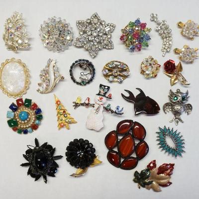 1269	LOT OF COSTUME JEWELRY MOSTLY PINS, AS FOUND
