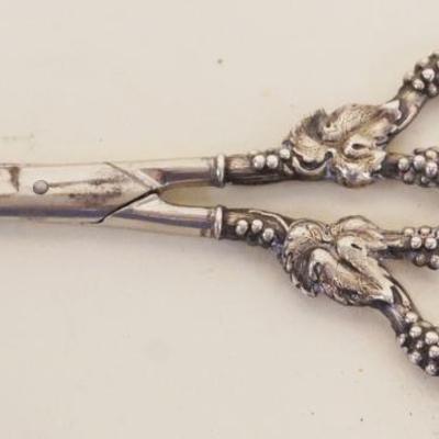 1048	STERLING HANDLED GRAPE SHEARS, APPROXIMATELY 6 1/2 IN LONG

