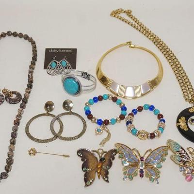 1283	LOT OF COSTUME JEWELRY INCLUDES NECKLACES, EARRINGS, BRACELETS, ETC

