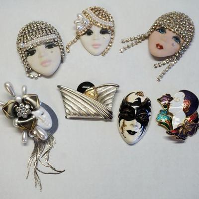 1275	COSTUME JEWELRY LOT INCLUDES EARRINGS, PIN, & RINGS, AS FOUND
