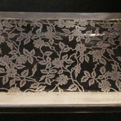 1028	FLORAL SILVER OVERLAY GLASS BOX, APPROXIMATELY 4 IN X 7 3/4 IN X 1 1/2 IN
