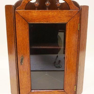 1019	SMALL OAK VICTORIAN HANGING CORNER CUPBOARD W/KEY, APPROXIMATELY 21 IN HIGH
